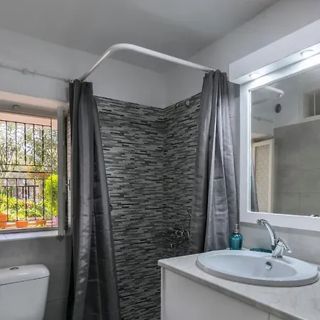 Appartement Kourita Garden With Sea View Near To The Port Of Milos Adámas