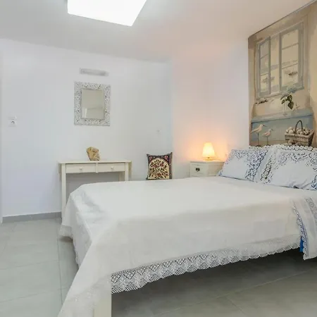 Kourita Garden With Sea View Near To The Port Of Milos Adámas