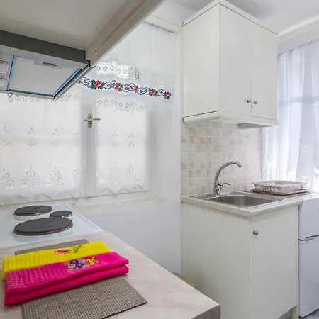 Kourita Garden With Sea View Near To The Port Of Milos Appartement Adámas