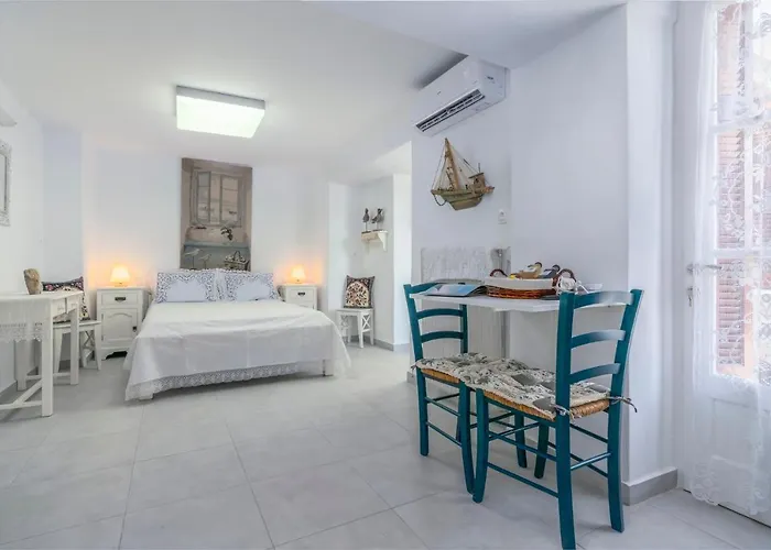 Lejlighed Kourita Garden With Sea View Near To The Port Of Milos Adamantas