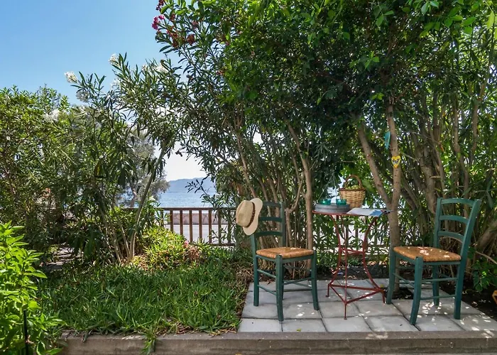 Lejlighed Kourita Garden With Sea View Near To The Port Of Milos Adamantas